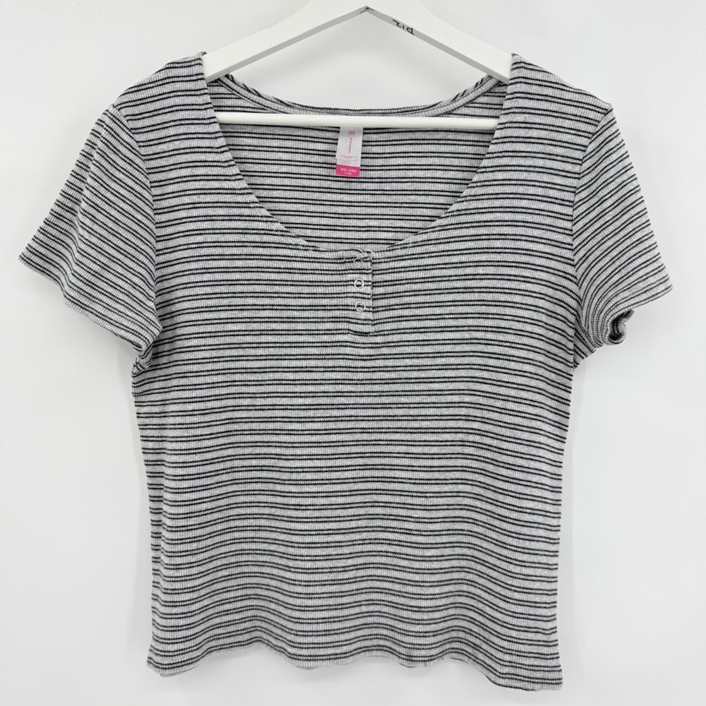 No Boundaries Henley Top Womens XXL Grey Black Striped Ribbed Short Sleeve